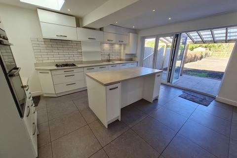 3 bedroom semi-detached house to rent, Yoxall Road, Solihull B90