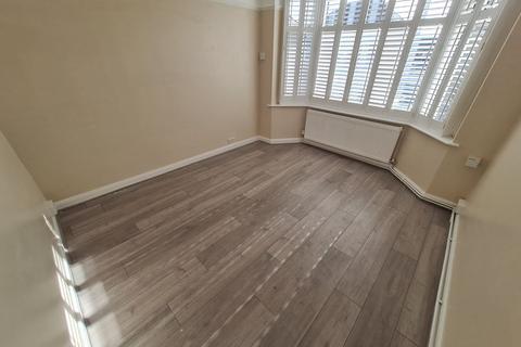 3 bedroom semi-detached house to rent, Yoxall Road, Solihull B90