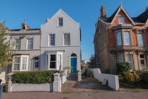 4 bedroom end of terrace house for sale, Grange Road, Ramsgate, CT11