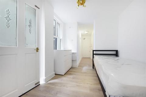 Studio to rent, St Petersburgh Pl, London W2