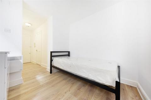 Studio to rent, St Petersburgh Pl, London W2