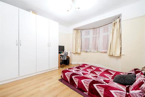 4 bedroom semi-detached house to rent, Arundel Drive, HARROW