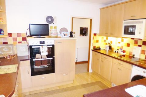 2 bedroom maisonette to rent, Brooke Close, Bushey, WD23