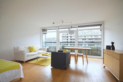 Studio to rent, Barbican, London EC2Y