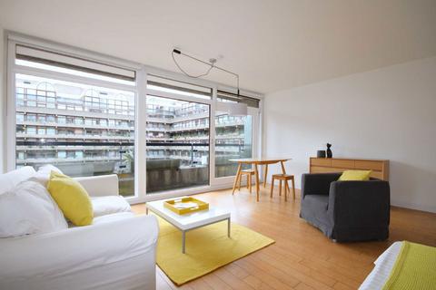 Studio to rent, Barbican, London EC2Y