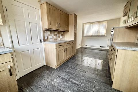 3 bedroom semi-detached house for sale, Rydal Avenue, Garforth, Leeds