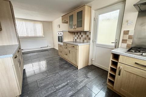 3 bedroom semi-detached house for sale, Rydal Avenue, Garforth, Leeds