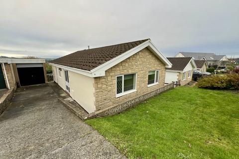 3 bedroom bungalow to rent, Courtlands Park, Carmarthen, Carmarthenshire