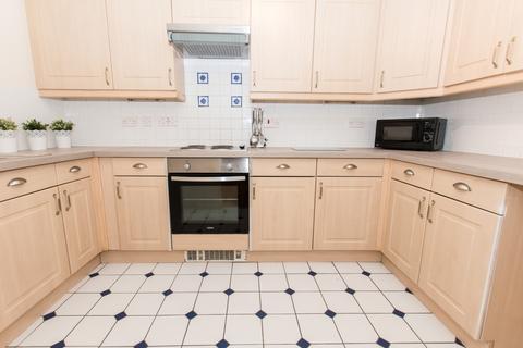 2 bedroom flat to rent, Maple House, Chapel Road, Redhill Town Centre