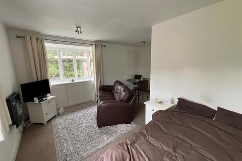 Studio to rent, Brackenwood Mews, Wilmslow