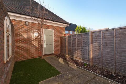 4 bedroom end of terrace house to rent, Queen Street, Kings Hill, ME19 4JD