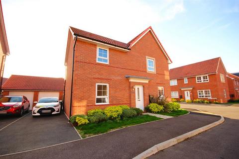 4 bedroom detached house to rent, Pius Avenue, North Hykeham, Lincoln