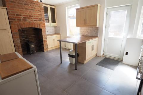 2 bedroom townhouse to rent, Station Street, Ashbourne DE6