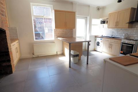 2 bedroom townhouse to rent, Station Street, Ashbourne DE6