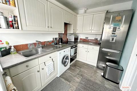 2 Carrmyers, Hare Law, Stanley, DH9 8DR