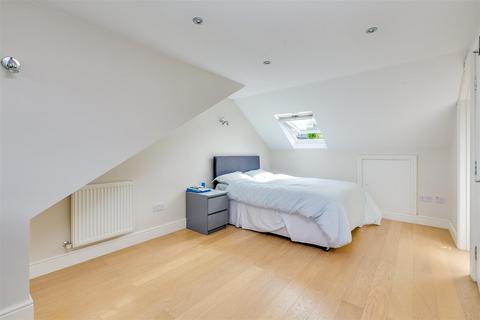 2 bedroom flat to rent, Elliott Road, Chiswick, London