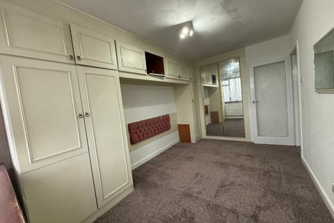 3 bedroom terraced house to rent, Romford, RM13