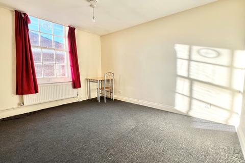 Flat to rent, Latymer Road, Edmonton, N9