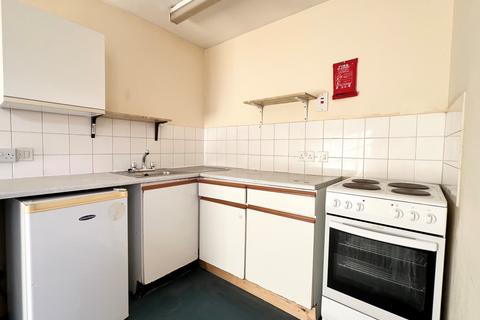 Flat to rent, Latymer Road, Edmonton, N9