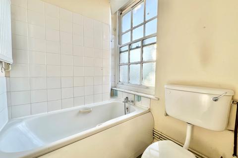 Flat to rent, Latymer Road, Edmonton, N9