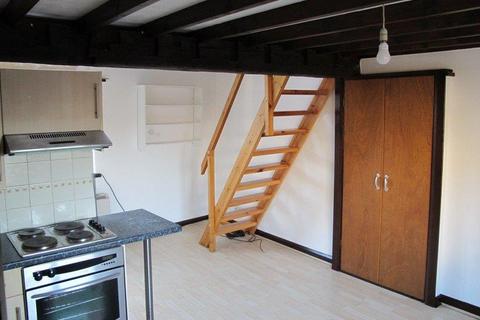 Studio to rent, The Old Warehouse, Stricklandgate, Kendal