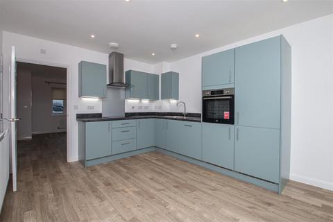 4 bedroom terraced house to rent, Simmental Way, Milton Keynes MK8