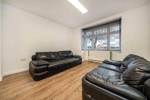 3 bedroom end of terrace house to rent, Burnham Gardens, Hounslow TW4