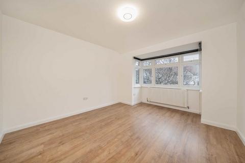 3 bedroom end of terrace house to rent, Burnham Gardens, Hounslow TW4