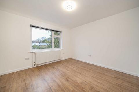 3 bedroom end of terrace house to rent, Burnham Gardens, Hounslow TW4