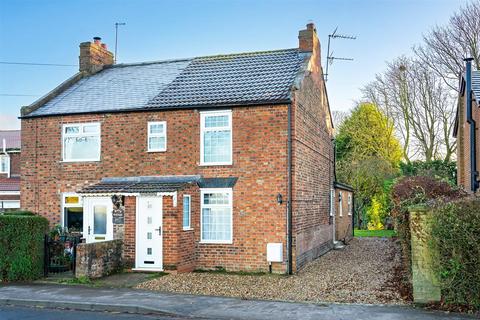 2 bedroom cottage for sale, Rectory Road, Roos