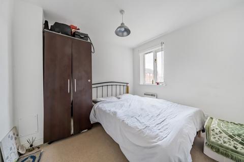 2 bedroom flat to rent, Harlinger Street London SE18