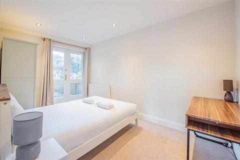 2 bedroom flat for sale, Deverell Street, London SE1