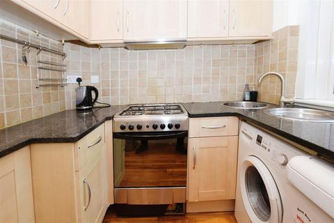 2 bedroom flat to rent, Squires Lane, Finchley