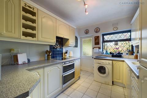 4 bedroom bungalow for sale, Willow Close, Upton, CH2