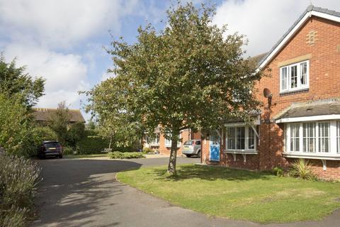 3 bedroom semi-detached house to rent, Goldstone Drive, Lancashire