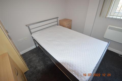 2 bedroom flat to rent, Bishops Corner, Hulme M15