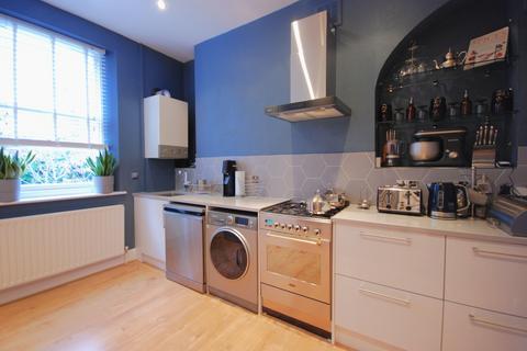 2 bedroom flat to rent, Brixton Road, London SW9