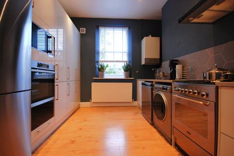 2 bedroom flat to rent, Brixton Road, London SW9