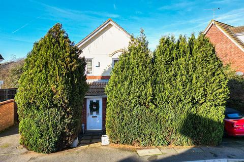 4 bedroom detached house for sale, Kingsley Meadows, Wickford, Essex, SS12