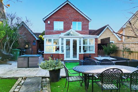 3 bedroom detached house for sale, Kingsley Meadows, Wickford, Essex, SS12