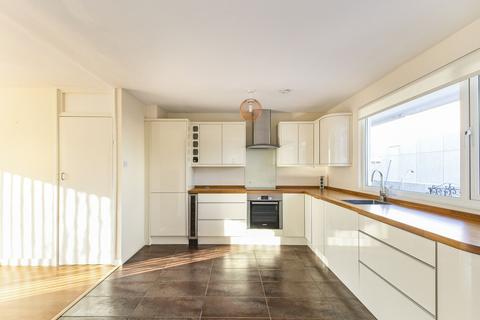 4 bedroom end of terrace house to rent, Portmeadow Walk London SE2