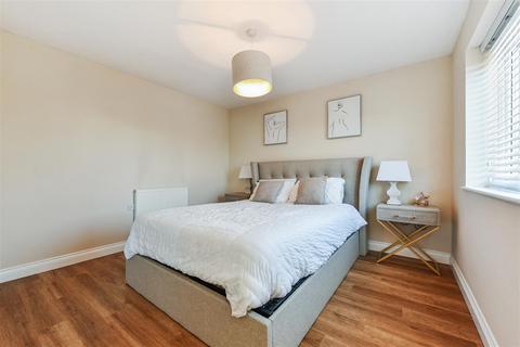 2 bedroom end of terrace house for sale, Dockenfield Close, Havant