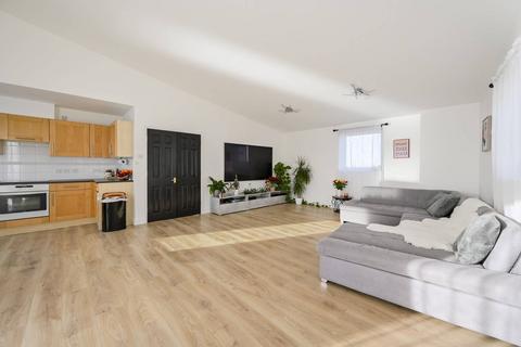 2 bedroom flat for sale, Inverness Mews, Gallions Reach, London, E16