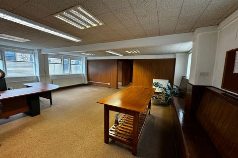 Office to rent, Thorncliffe Street, Huddersfield HD3