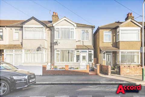 3 bedroom end of terrace house for sale, Brooklands Road, Romford, RM7