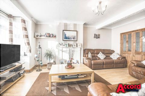 3 bedroom end of terrace house for sale, Brooklands Road, Romford, RM7