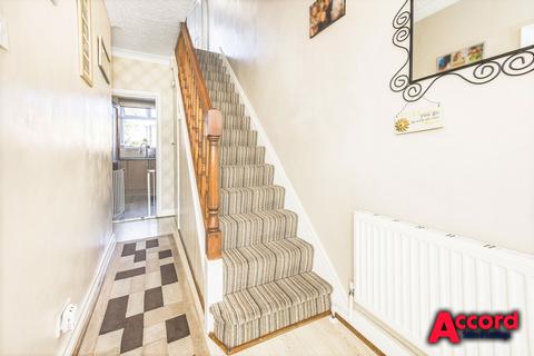 3 bedroom end of terrace house for sale, Brooklands Road, Romford, RM7