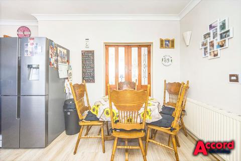 12 Brooklands Road, Romford, RM7 7DX