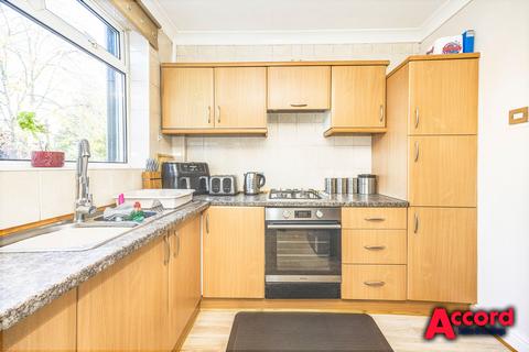 12 Brooklands Road, Romford, RM7 7DX