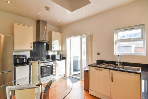 3 bedroom terraced house for sale, Fairview Road, London